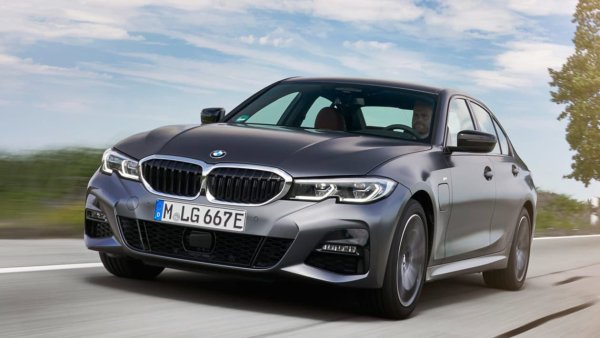 Цена &ndash; от 42 880 лири

Разход на гориво &ndash; 1,4-1,7 л/100 км

Вредни емисии СО2 &ndash; 31-38 гр/км

Пробег на електричество &ndash; 58 км