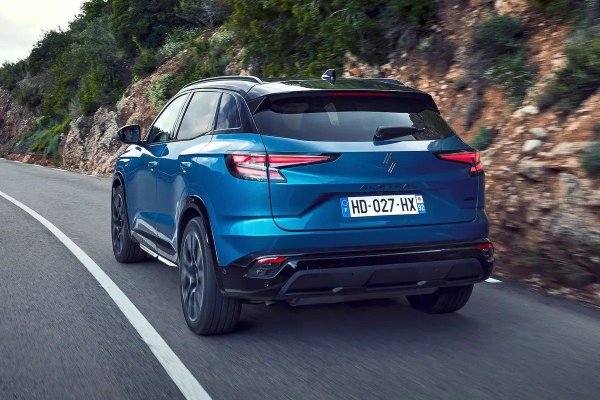 Докато някои модели на Renault се оказват доста здрави, същото не може да се каже за семейния SUV Austral. Проблемите с двигателя и електричеството помрачиха изживяването на притежанието на този модел, както и проблеми с 12-волтовата батерия, хибридната батерия и електрическия мотор. Като цяло 44% от автомобилите са претърпели някакъв проблем.