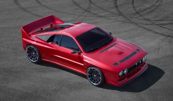 От 1982 до 1984 г. Lancia произвежда 037 Stradale, един от най-щурите серийни шосейни автомобили на марката. Както подсказва името му, това е шосейна версия на състезателния Lancia 037 (известен още като Lancia Rally), създаден за хомологация в Световния рали шампионат.

Моделът е разработен заедно с Abarth и почти напълно повтаря рали прототипа, но получава дефорсирана версия на 2-литровия редови двигател с механичен компресор, развиващ 202 к.с.

037 така и няма директен наследник, но през 2021 г. италианската компания Kimera Automobili представя модерно преосмисляне на легендата - Kimera EVO37, което предизвиква истински възторг сред феновете на култовата Lancia.
