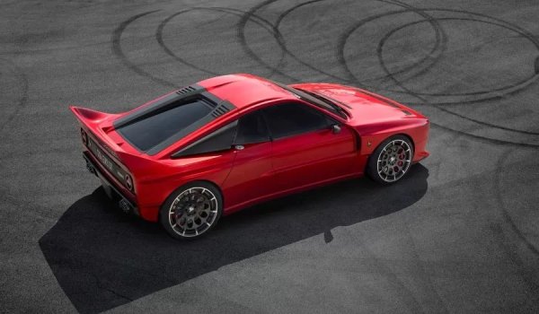 Въпреки че не е базиран на оригиналното шаси на 037, EVO37 е взима каросерията на Lancia Montecarlo, която е напълно преработена. Моделът има подобрено шаси с окачване, проектирано от Öhlins, и модерни спирачки Brembo, докато каросерията от карбон е направена от нулата, за да наподобява емблематичния 037.

Подобно на оригинала, двигателят е централно разположен, но този път е специално създаден 2,1-литров агрегат с два турбокомпресора, който развива до 505 конски сили. Kimera EVO37 е шедьовър в света на рестомода, с произведени само 37 екземпляра.
