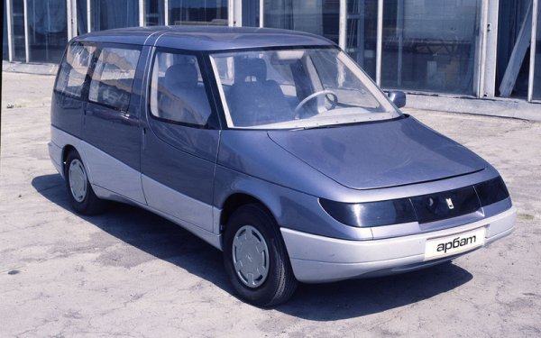 Развитието на идеята за създаване на миниван продължава в края на 80-те години, когато е направен прототипът &bdquo;Москвич-2139&ldquo; Арбат. Той е изграден на базата и агрегатите на &bdquo;2141&ldquo;, като дължината му е 4600 мм, а разстоянието между двете оси достига 2730 мм.  Периодът обаче е крайно неподходящ и заводът се отказва всяка нови и революционни модели. 