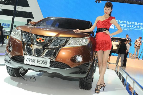 Пекин 2012 - автомобилните момичета