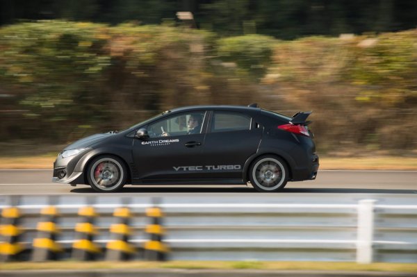 Honda Civic Type R по време на тестове 