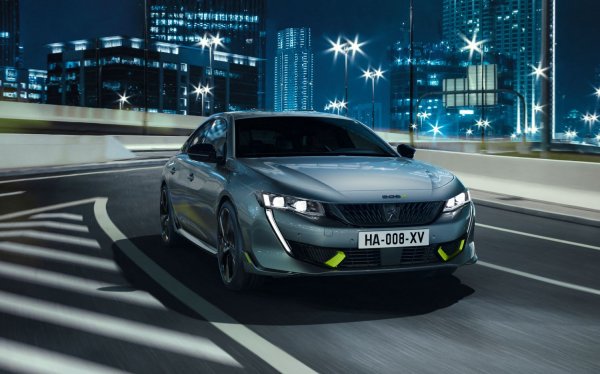 Класацията на Peugeot би изглеждала доста различно, ако французите бяха лансирали смелата си идея за Peugeot 308 R Hybrid. Компанията направи няколко предсерийни прототипа, с мощност от 500 конски сили, но реши да замрази проекта.

Така, най-мощният сериен модел в историята на "лъвовете" става 508 PSE. Автомобилът, както подсказва името, е разработен от спортното подразделение на марката. Специалистите, освен, че са се заиграли с техническите параметри, са добавили и сериозни спортни нотки в дизайна.