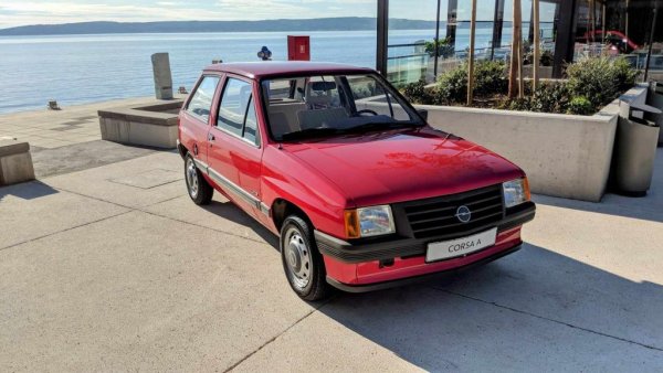 Opel Corsa A - първо поколение на суперминито, което днес държи рекорда като най-продаван модел на компанията за всички времена