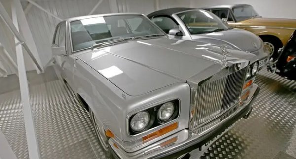 Проектиран от Pininfarina моделът Camargue беше купе с две врати, базирано на съвременния Rolls-Royce Silver Shadow. Това беше и най-скъпият сериен автомобил, когато излезе на пазара, като струваше огромна сума. И не е чудно, че са произведени само 531 бройки.