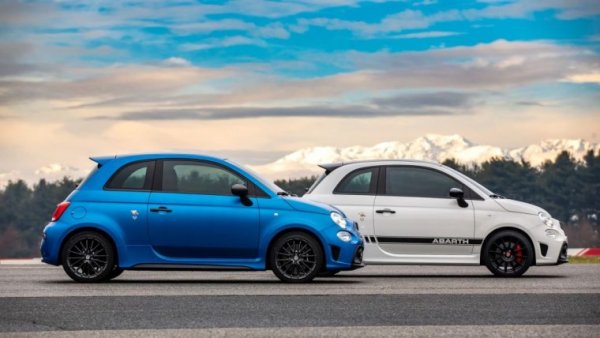 Близо 66% спад на годишна база за италианската марка, която през 2020 бе регистрирала 102 нови автомобила. 
Най-продаваният модел е 500 - 12 автомобила, пред Doblo - 9, Tipo - 7, Ducato - 5. 