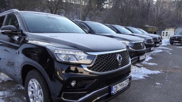 Корейската марка, представлявана у нас от "Ратола", може да се похвали със смайващите 3600 процента ръст на годишна база. Обяснението е просто: преди година за два месеца марката имаше 1 регистрация, а от сегашните 37 по-голямата част (32) са доставки по един-единствен голям договор - с Главна дирекция "Пожарна безопасност". 
