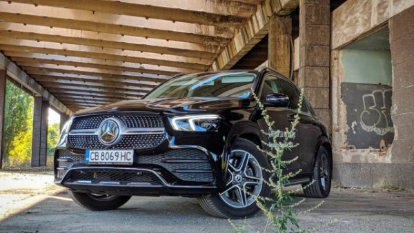 Eдна от малкото марки, които всъщност отчитат ръст спрямо същия период на 2020 - макар и от едва пет бройки. За пръв път от дълги години Mercedes излиза преди BMW на българския пазар. 22 са регистрираните автомобили с категория N1. 
Най-продаваният модел е GLE, следван от S-класата и GLS. 
