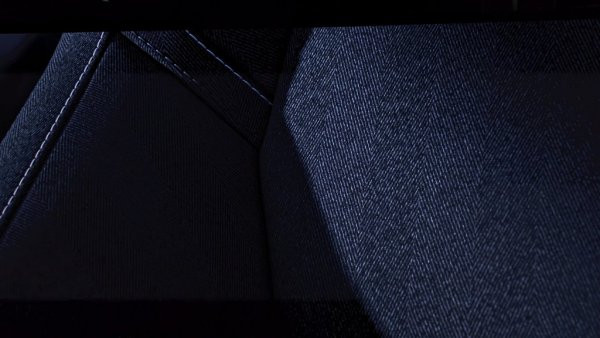 Материалите за интериора са разработени с акцент върху екологичността. Появяват се две нови текстилни тапицерии - Nordico, произведена от биоматериали, и Herringbone Weave, която разчита основно на рециклирани влакна. 
