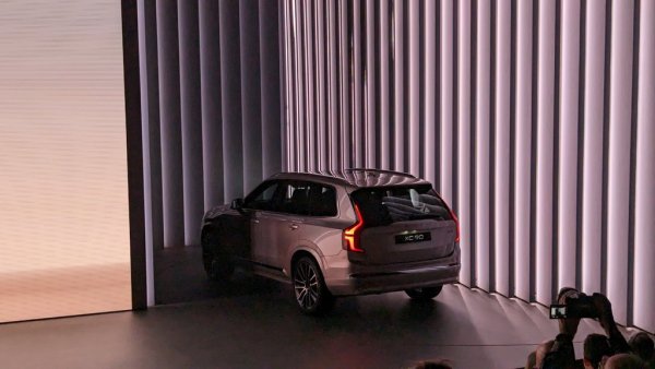 Шведите се хвалят и с ново поколение системи за пречистване на въздуха в салона. През мобилното приложение можете да задействате това пречистване, преди да се качите в колата. Същото важи, разбира се, и за климатика. 
