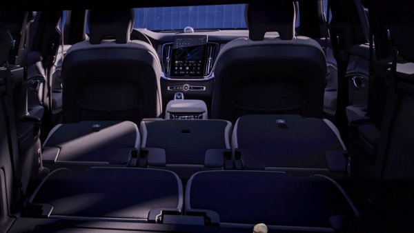 Дължина: 4.953 метра 
Ширина: 1.931-1.958 метра
Височина: 1.767 метра
Междуосие: 2.984 метра
Минимален просвет: 205-216 мм
Тегло: 2015 кг (мек хибрид), 2227 кг (PHEV)
Капацитет за теглене: 2400-2700 кг
Резервоар: 71 литра

