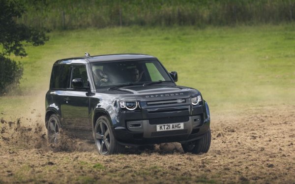 Британското поделение на индийската Tata, обхващащо марките Jaguar и Land Rover, e подобрило малко резултатите си през 2023 година, поне ако се съди по финансовите резултати за първите три тримесечия, които сочат 15.7 млрд. лири приходи (спрямо 13.6 млрд. за същия период на предишната фискална година), и само 319 милиона лири загуба, на фона на 734 милиона година по-рано. За JLR фискалната 2023 приключва на 31 март и годишните данни още не са оповестени. 

Приходи: 18.06 млрд. евро (за 9 месеца)
Нетна загуба: 364.9 млн. евро (за 9 месеца)
Продажби: 321 362 автомобила (за календарната 2022)
