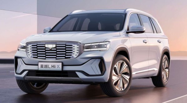 Китайската компания, която притежава Volvo, Lotus и сериозен дял в Mercedes, отчита лек ръст в продажбите и печалбата на фона на 2021 година. Тук не се включват резултатите на Volvo Cars. 

Приходи: 19.509 млрд. евро
Нетна печалба: 607.7 млн. евро
Печалба на акция: 0.07 евро
