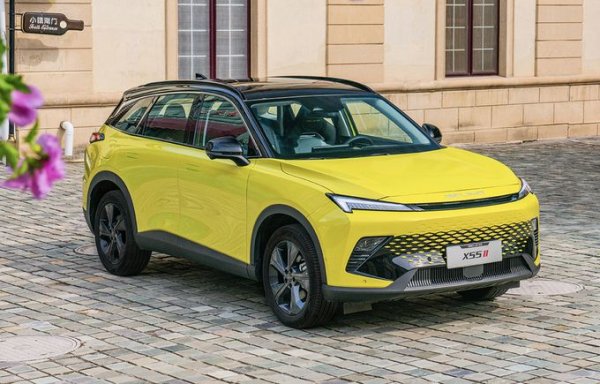 Още един от китайските държавни гиганти, но с доста по-дълга история от SAIC - Beijing Automotive Group започва да прави автомобили още през 50-те, по лиценз на съветския ГАЗ-21. Днес BAIC е локален партньор на Mercedes и Hyundai, а освен това произвежда няколко свои марки, включително Beijing, Foton, Ruili и Changhe. 

Приходи: 25.12 млрд. евро
Нетна печалба: 2.145 млрд. евро
Продажби: 0.947 млн. автомобила (Beijing, Beijing Benz, Beijing Hyundai и Fujian Benz)