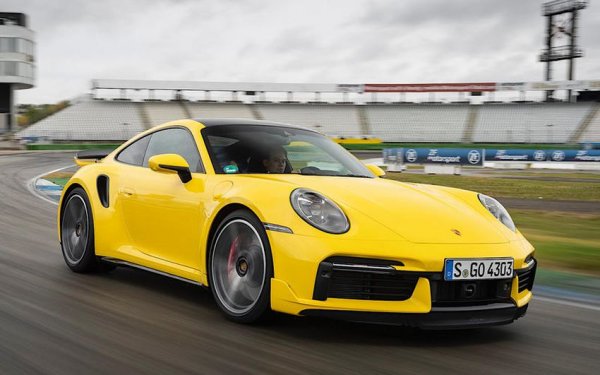 Най-новото, осмо поколение на 911 е представено в края на 2018 година, Както и в предходната генерация, моделът се предлага като купе, кабриолет и тарга, със задно или 4х4 задвижване.

И макар всички модификации освен GT3 да са с турбодвигатели, все още има версии, наречени Turbo и Turbo S. За разлика от преди, тук те просто показват, че двигателят има по-голям обем и по-голяма мощност.