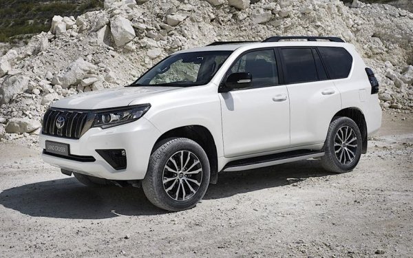 Настоящият Land Cruiser е в продажба от 2007 година насам, като от тогава минава през няколко сериозни обновявания. И точно както Jeep BJ отпреди 60  години, продължава да е голям SUV със сериозни оф-роуд възможности. Скоро се очаква и изцяло новото поколение на легендата.