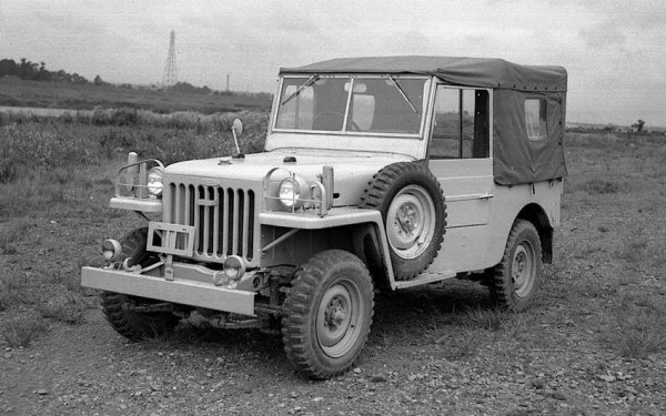 Toyota Jeep BJ от 1951 година е преименуван през 1954 година, когато производството се разширява за да посрещне търсенето от цивилни клиенти. Новото име очевидно не притеснява Studebaker, които спират да продават собствения си Land Cruiser след 20 години.