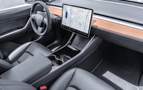 Model Y обаче значителен спад в сравнение с 2023 г. Продажбите му сега възлизат на 101 181 единици, което е с 26% по-малко в сравнение с 2023 г. Очакванията са обаче след проведения фейслифт резултатите на електромобила да тръгнат нагоре.
