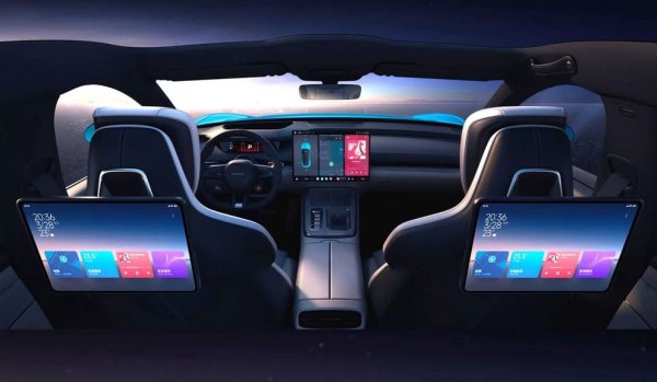 Цените в Китай също изглеждат атрактивно - от 27,900 до 38,800 евро. SU7 всъщност ще дойде в Европа, потвърждава производителят му. Но това няма да стане по-рано от 2027 година. И със сигурност няма да е на тези цени. Междувременно компанията създаде един специален прототип - SU7 Ultra, който със сликове на колелата успя да постигне третото най-бързо сертифицирано време в историята на "Нюрбургринг" (след Porsche 919 Evo и Volkswagen ID. R.). 
