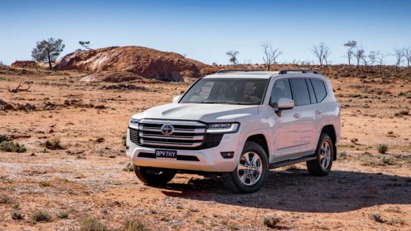 Японският всъдеход, който отдавна вече се радва на култов статут в определени среди, смени поколенията преди няколко години. Новото се отказа от стария 5.7-литров V8 и го заменя с V6, но това не е повод за страдание, тъй като мощността всъщност скача от 381 на цели 415 конски сили. Въртящият момент е до 650 Нютонметра.