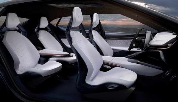 Почти сме сигурни, че смелият дизайн ще се запази и в бъдещия сериен автомобил, който трябва да бъде потвърден до края на годината. Единствено твърде радикалният интериор вероятно ще бъде заменен с нещо по-земно. 
