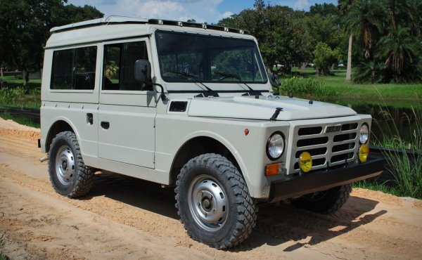 Първата Campagnola е високопроходим всъдеход за военни нужди - италианският отговор на Willys Jeep, появил се през 1951. През 1974 обаче доста примитивният модел е изцяло преобразен, като за основа е използвана платформата на Fiat 132. Ползва същия двулитров мотор, но с по-дълги бутала. Campagnola е предвиден за сериозен офроуд, с дълбочина на газене 70 см, и печели няколко директни сравнения с Land Rover. Производството продължава до 1987. 
