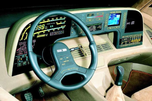 Дори опитен пилот би се почувствал уплашен, когато се настани зад волана на концепцията Volkswagen Orbit от 1986 година. На таблото доминира широк панел, в който бяха поместени часто от измервателните уреди, ключове и екрани - всичките цифрови. В средата на волана също са поставени три клавиша.

Volkswagen Orbit не стига до серийно производство и компанията бързо забравя за технологичното табло на концепцията. През 2019 година обаче Volkswagen отново се насочва към все по-широки екрани в автомобилите си.
