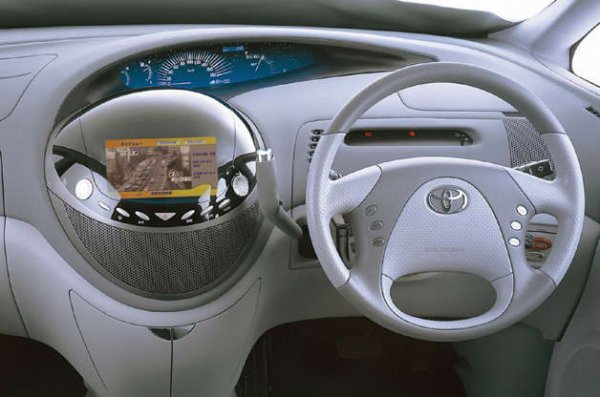 Toyota представи хибридната концепция HV-M4 през 1999 година, като идеята беше да покаже какви превозни средства ни очакват в бъдещето. На външен вид тя е футуристично изглеждзаща Previa, но отвътре предлага инструментален клъстер, чийто фон прилича на осветена от звезди нощ с информационен екран, разположен под сфера на централната консола, приличащ на подобна на кристална топка.

Погледнато отзад, оформлението на таблото напомня на второто поколение Previa, но сферата и звездите си останаха концепция. Хибридният задвижващ механизъм обаче стигна до Previa. 
