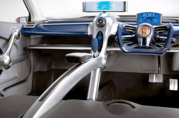 Концепцията IMAS Honda, представена по време на автомобилното изложение в Токио през 2003 година, прилича на първото  поколение на Insight, като това се отнася особено за интериора. Аматурното табло, воланът, централната конзола и панелите на вратите изглежда привличаат на човешкия скелет. Това си остава интригуващ дизайн, който, който никога не премина етапа на концепцията.
