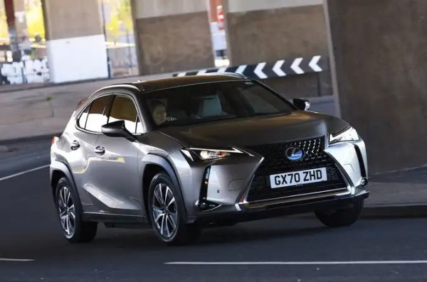 Модел: 300e (72.8 кВт/ч) 
Каталожна цена: 478 495 лири 
Цена след 3 години: 18 950 лири 
Намаляване на цената: 28 545 лири
Запазена стойност: 39,9% 
Плюсове: Добро оборудване, комфортна возия и високо качество на изработка, което е типично за Lexus.
Минуси: Тесни задни седалки, малък пробег и разочароваща информационно-развлекателна система.
