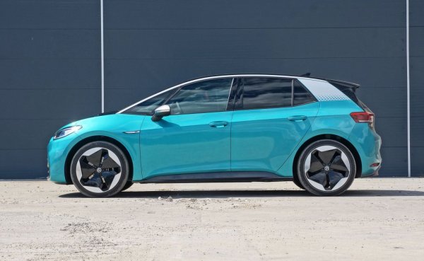 Пазарен дял в ЕV сегмента: 2.1%
Първият модел от електрическата гама на VW ще навлезе в шестата си година на пазара, което означава, че от Западна Европа започват да идват коли втора употреба с доста сериозна обезценка. Това си личи и по съотношението при регистрациите: 15 нови срещу 125 употребявани.  

