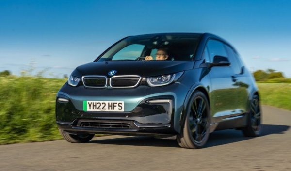 Пазарен дял в ЕV сегмента: 4.0%
Най-продаваният електромобил у нас през миналата година, но производството му отдавна спря, а и възможностите за внос от Западна Европа започват да се поизчерпват, защото дребосъкът с въглеродна каросерия не бе произвеждан в чак толкова големи бройки. 
