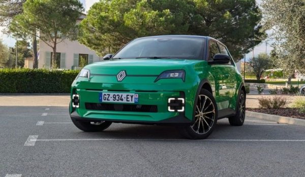 Renault 5 e-tech Electric - 69, Kia EV3 - 68, BMW iX1 - 67, Porsche Macan EV - 67, Mercedes EQA - 66, Toyota ProAce City Electric - 64, Fiat 500e - 64, BMW i4 - 62, Kia EV6 - 61, Porsche Taycan - 58, Audi Q4 - 55, Volvo EX30 - 52, VW e-Up! - 52, Nissan e-NV200 - 51, Smart ForTwo - 51, Toyota bZ4X - 51, Mercedes EQB - 50. 

