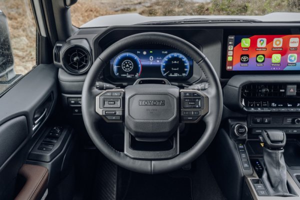 Също като нас, и американците вече не получават големия LC300. Но пък получават LC250 доста по-евтино, отколкото в Европа - за 56 700 щатски долара, или под 55 000 евро. Освен това, разбира се, го получават с бензинов 2.4-литров мотор, а не с дизел. 
