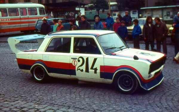 В Чехословакия компанията Metalex дълги години се занимава с проектирането на автомобили със специално предназначение, но покрай това прави и състезателни машини. Повечето от тях са базирани на Skoda, но има и няколко върху основата на ВАЗ. Например VAZ-2101 MTX Racing за пистови състезания, при която 1.3-литровият двигател е форсиран до 150 коня при 7600 об/мин. Създадени са три такива автомобила. А също и две пистарки на основата на ВАЗ-2103, отново означени като MTX Racing. Тук 1.6-литровият двигател развива 142 конски сили при 7600 оборота в минута. 
