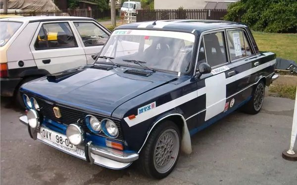 Чехите правят и рали автомобили - VAZ-2103 Rallye A2. При тях 1.6-литровият мотор развива 115 коня - по-скромно от пистовите варианти, за да се гарантира по-висока издръжливост. Но и така машините спокойно развиват 160 км/ч. 
