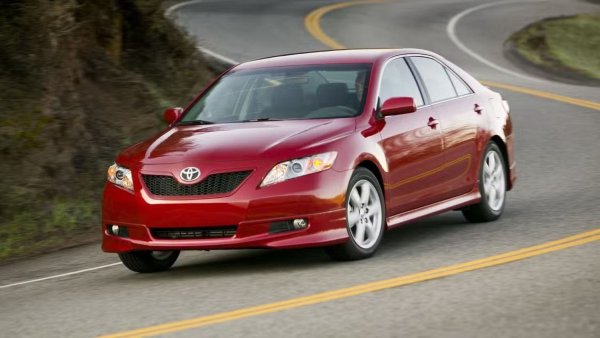 Шестото поколение на Toyota Camry дебютира през 2006 година. Въпреки че запазва редови четирицилиндрови двигатели, като тези от предишното поколение, топ-версията се задвижва от Toyota 2GR-FE. В тази конфигурация Toyota Camry се предлага с близо 270 к.с., което е една от най-ниските мощности от всички автомобили, използващи двигателя 2GR-FE V6.