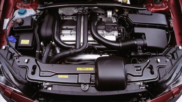 Въпреки че това е мощен V8 двигател дори в стандартната си конфигурация, британският автомобилен производител Noble Automotive увеличава конските сили до 650 за суперколата M600. Това постигнато най-вече с помощта на два турбокомпресора.

