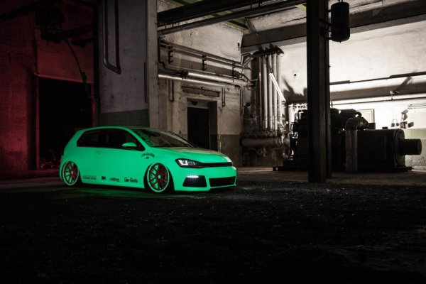 Volkswagen Golf VII с фосфоресциращо покритие от Low-Car-Scene и BlackBox-Richter