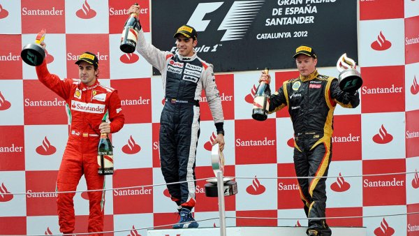 Платените пилоти не са нещо ново във Формула 1, но някои твърдят, че купуването на място в някой отбор означава, че тези, които нямат достатъчно голяма торба пари, не могат да се уредят с тим дори да са по-талантливи. Един сравнително пресен пример бе през 2011 година, когато Пастор Малдонадо смени тогавашния новобранец Нико Хюлкенберг в Williams, носейки със себе си така необходимата за отбора финансова подкрепа от правителството на Венецуела. Макар Пастор да имаше успехи в кариерата си (шампион в GP2) и спечели Гран при на Испания през 2012 година, често катастрофираше. Дори имаше цял свят, посветен на неговите отпадания по този начин. Хюлкенберг пък никога не се уреди с лидерско място в отбор от Формула 1, което прилагаше на таланта му, както смятат мнозина. Докато талантът винаги трябва да свети, парите, за съжаление, говорят. Питайте Марк Хайнс: той спечели титлата във Formula Vauxhall през 1995 г., британския шампионат Formula Renault през 1997 г. и титлата в британската F3 през 1999 г., като победи Дженсън Бътън, но никога не успя да стигне до Формула 1. Къде е той сега? Тренира пилоти и е съветник на Люис Хамилтън. Странен е светът.