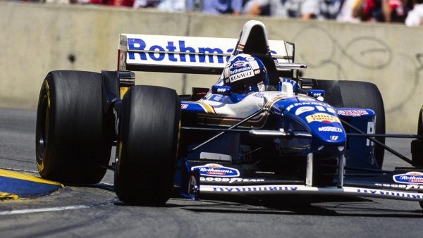 Дейвид Култард участваше в последното си състезание за Williams, като водеше в Гран при на Австралия през 1995 година. Гонката за последно се провеждаше по улиците на Аделаида. В 20-ата обиколка, със солиден аванс пред втория, шотландецът тръгна да влиза в бокса за първото си спиране. Култард обаче така и не стигна до механиците, защото се удари директно в стената на входа на питлейна. Грандиозна издънка.