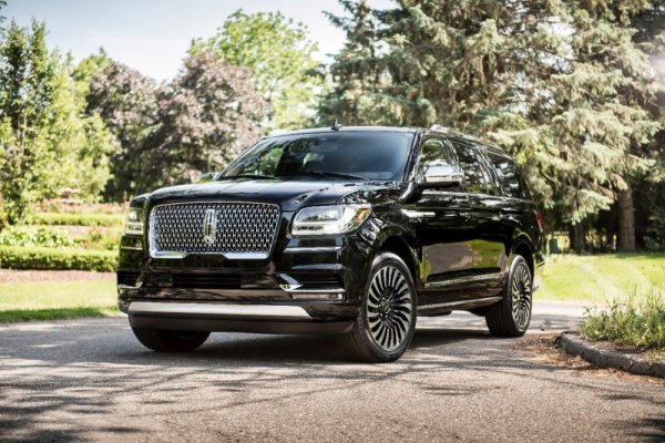 Конкуренция на всъдехода на Klassen прави бронираният Lincoln Navigator L (удължена версия), разработен от специалистите от канадската фирма Inkas. Покривът на автомобила, дъното и каросерията по периметъра са усилени с тънки, но много здрави панели, които защитават пасажериге от изстрели от пушки с калибър 7,62×63 мм, а също така ги спасява от осколки от гранати DM51. Бордовата електроника е защитена със специална система за противодействие на електромагнитните импулси (ЕМИ).