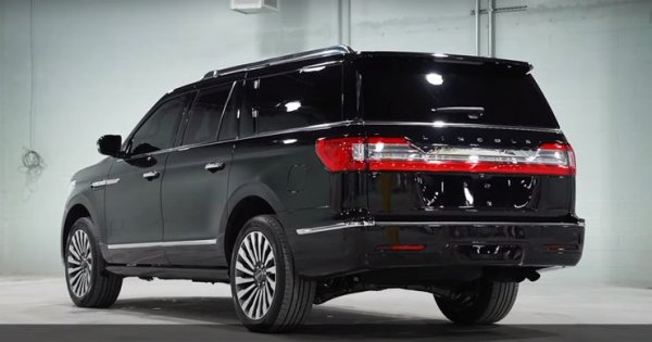 Под капака на Lincoln Navigator L от Inkas е поставен 3,5-литров 6-цилиндров двигател с две турбини от пикапа Ford F-150 Raptor. Моторът работи с 10-степенна автоматична скоростна кутия, като развива 456 к.с. и 690 Нм въртящ момент.