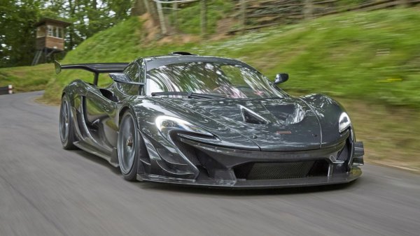 P1 LM е шосейна версия на P1 GTR, ориентиран към писта. Независимо от това, той е по-агресивният от двата автомобила, тъй като е с по-малко тегло, благодарение на по-леките седалки, титанови фиксатори и болтове и пластмасови прозорци. Двигателят е 3,8-литров V8 с 986 к.с., като ускорението от 0 до 100 км/ч отнема 2,4 секунди, а максималната скорост е 350 км/ч.
