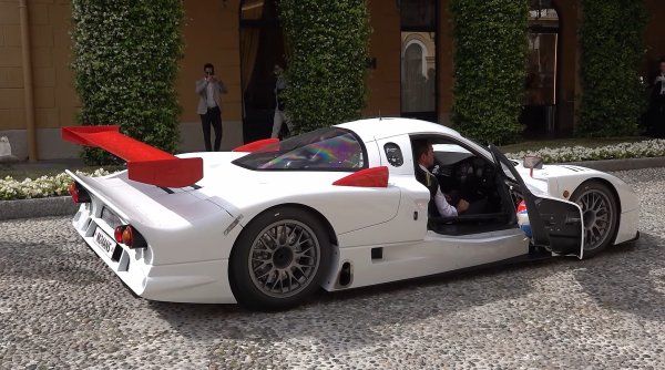 Японската суперкола разчита на 3,5-литров V8 с 550 к.с., като ускорението от 0 до 100 км/ч отнема 3,9 секунди. Максималната скорост е 354 км/ч. Построени са само 2 бройки, като цената им е около милион долара, но собствениците им едва ли ще искат да се разделят с тях дори за по-голяма сума.
