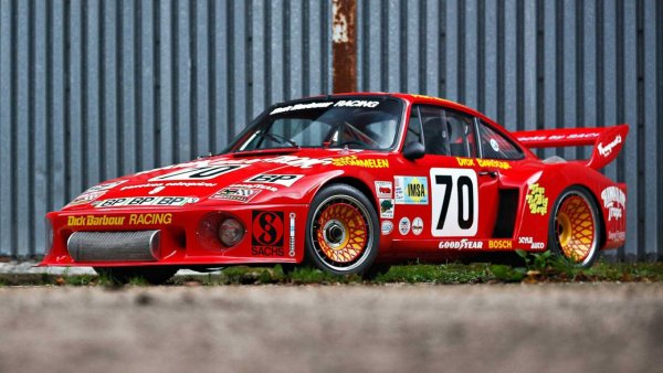 Нова стъпка назад във времето с това Porsche 935 от 1979 година, купено на търг през 2016 г. за 4,34 милиона евро. Това е модел с много успешна състезателна кариера. Заема второ място в "24-те часа на Льо Ман" през 1979 г. и по-късно печели на "Дайтона" и "Зебринг". Моделът е състезателна еволюция на Porsche 911 Turbo (930), разработено от Kremer Racing. Задвижва се от 3,1-литров шестцилиндров боксерен двигател с битурбо, развиващ около 760 к.с.