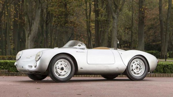 Известен с това, че е моделът, с който младият актьор Джеймс Дийн загина през 1955 г., Porsche 550 остана в историята като една от състезателните класики на 50-те години. Най-скъпият от всички беше продаден на търг през 2016 г. за 5,41 милиона евро, след множество успехи в различни състезания в САЩ. Този състезателен спортен автомобил има 1,5-литров четирицилиндров двигател с мощност от 110 к.с.