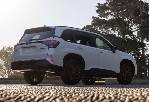 Второто място заема бензиновата модификация на Subaru Forester, която е един от най-здравите модели на японската марка. Според собствениците именно този модел е помогнал на марката да оглави няколко класации за лоялност на клиентите. 

Подчертава се и напредъка, който Subaru е постигнал след проблемите с гарнитурата на главата, които тормозеха Forester и други модели на марката в края на 90-те и началото на 2000-те.