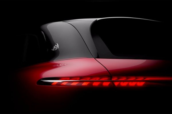 Този модел също е важна част от стратегията на Mercedes за електрификация, като е сочен за конкурент на BME iX. Той ще бъде фокусиран върху лукса и затова ще се появи под марката Maybach, като в Мюнхен ще бъде представен концептуалния вариант. Именно този SUV ще покаге и как моделите на Maybch ще се различават от тези на Mercedes, като се очаква това да се дължи на вече на интериора, където ще бъдат поставени материали от най-висок клас, а също така и премиум-технологии и оборудване.